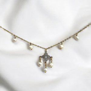 Collier Nelly